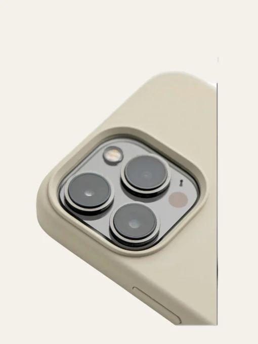 Cheeky Chain - iPhone Handyhülle beige - Silberne Ösen