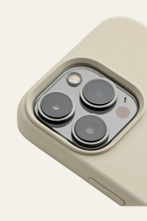 Cheeky Chain - iPhone Handyhülle beige - Goldene Ösen
