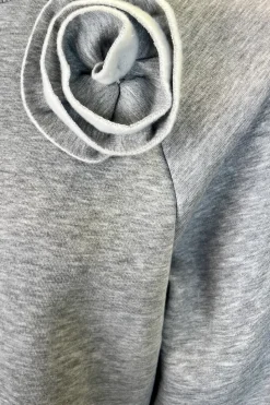 Edited "Xezal" Sweater - mit Brosche